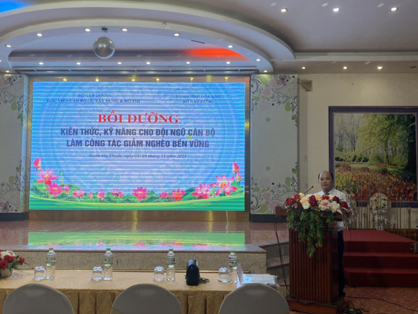 Khai giảng lớp học “Bồi dưỡng kiến thức, kỹ năng, nghiệp vụ cho đội ngũ cán bộ làm công tác giảm nghèo bền vững tỉnh Đắk Lắk”