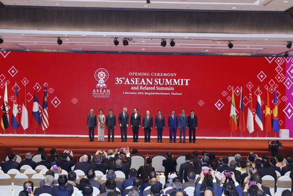 Thủ tướng dự lễ khai mạc Hội nghị ASEAN 35