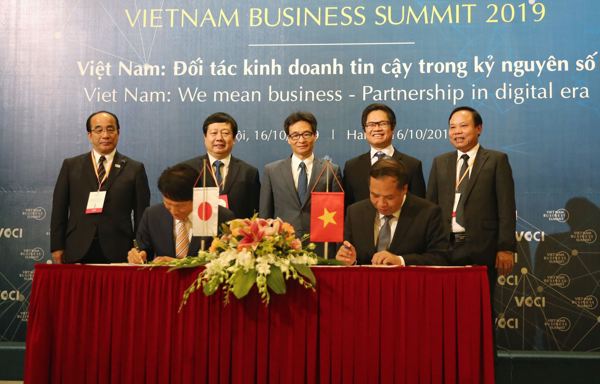 'Sống trong bể ngọc kim cương - không bằng sống giữa tình thương bạn bè'