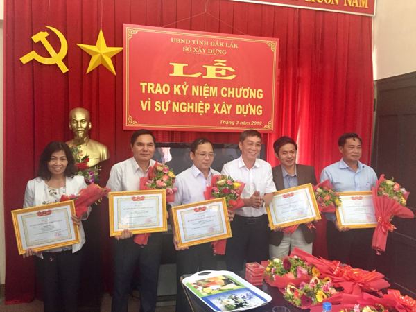 Sở Xây dựng Đắk Lắk tổ chức Lễ Trao tặng Kỷ niệm chương Vì sự nghiệp Xây dựng