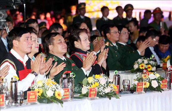 Chủ tịch Quốc hội dự chương trình giao lưu nghệ thuật tại Đắk Lắk