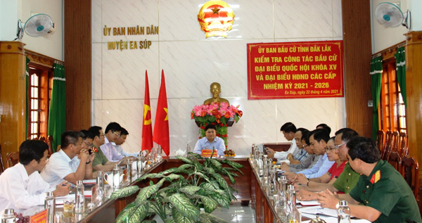 Thường trực Tỉnh ủy kiểm tra công tác bầu cử tai huyện Ea Súp
