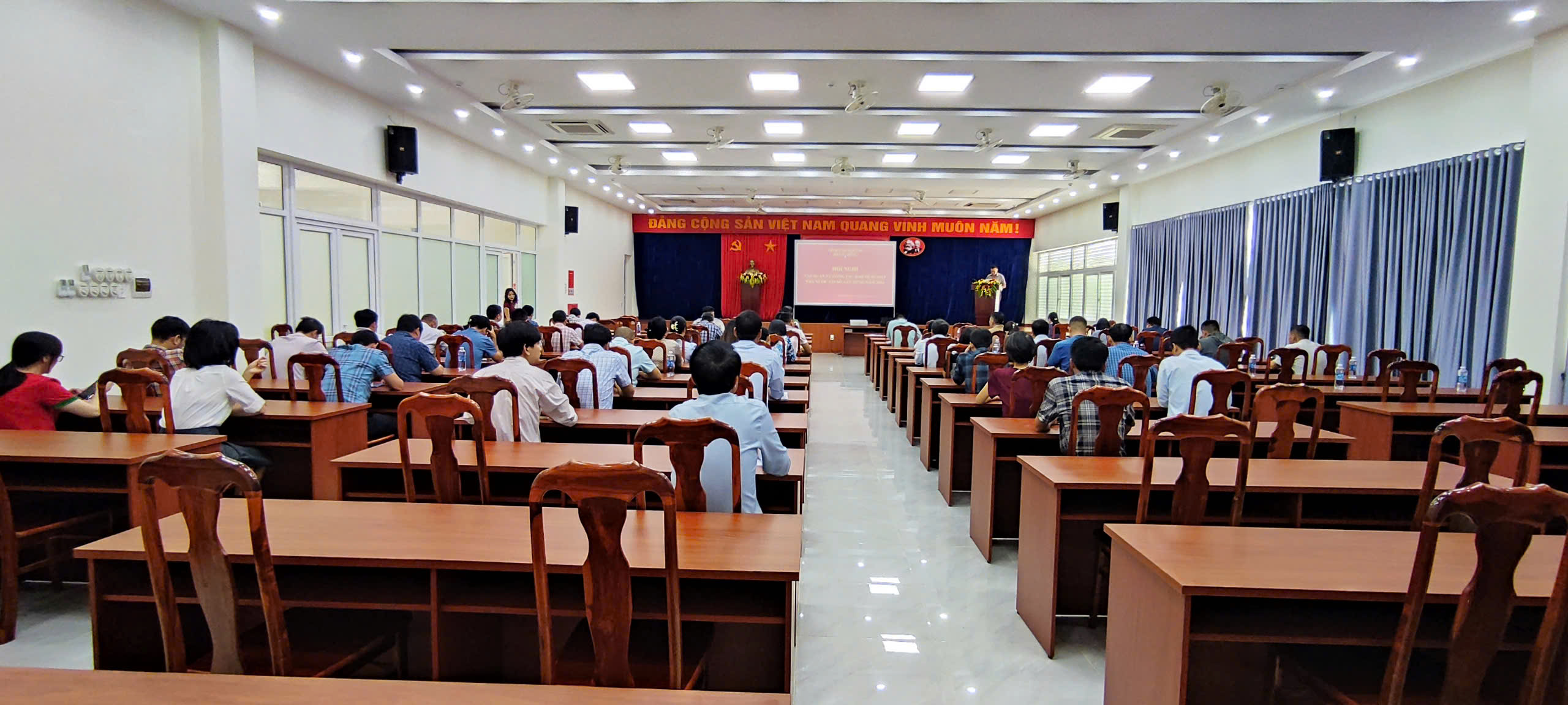 4 hinh anh hnghi.jpg