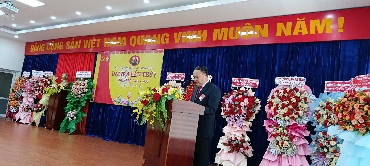 DCT thong qua bao cao tu cach dang vien.jpg